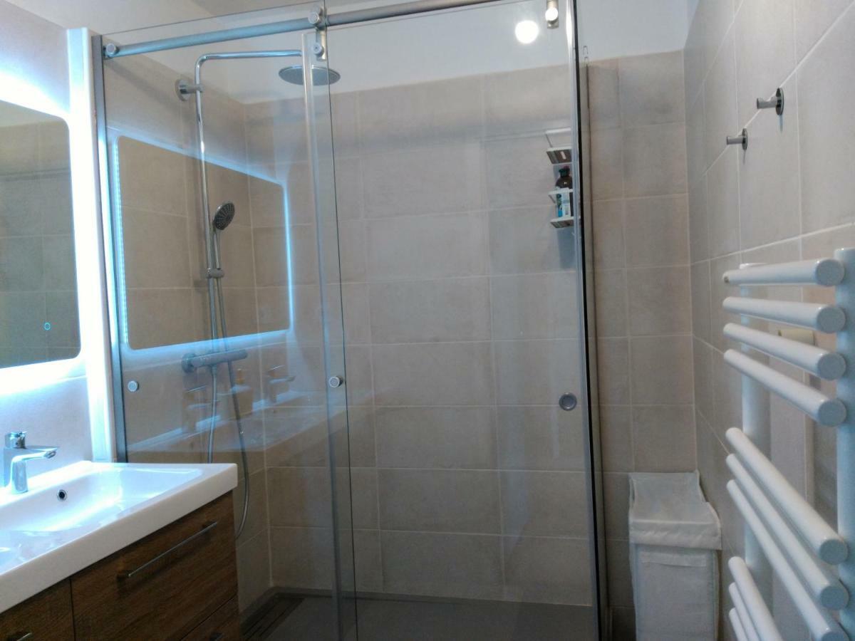 Bel Et Spacieux Appartement De 84 M² Avec Parking Tres Proche Du Metro Garibaldi ลียง ภายนอก รูปภาพ